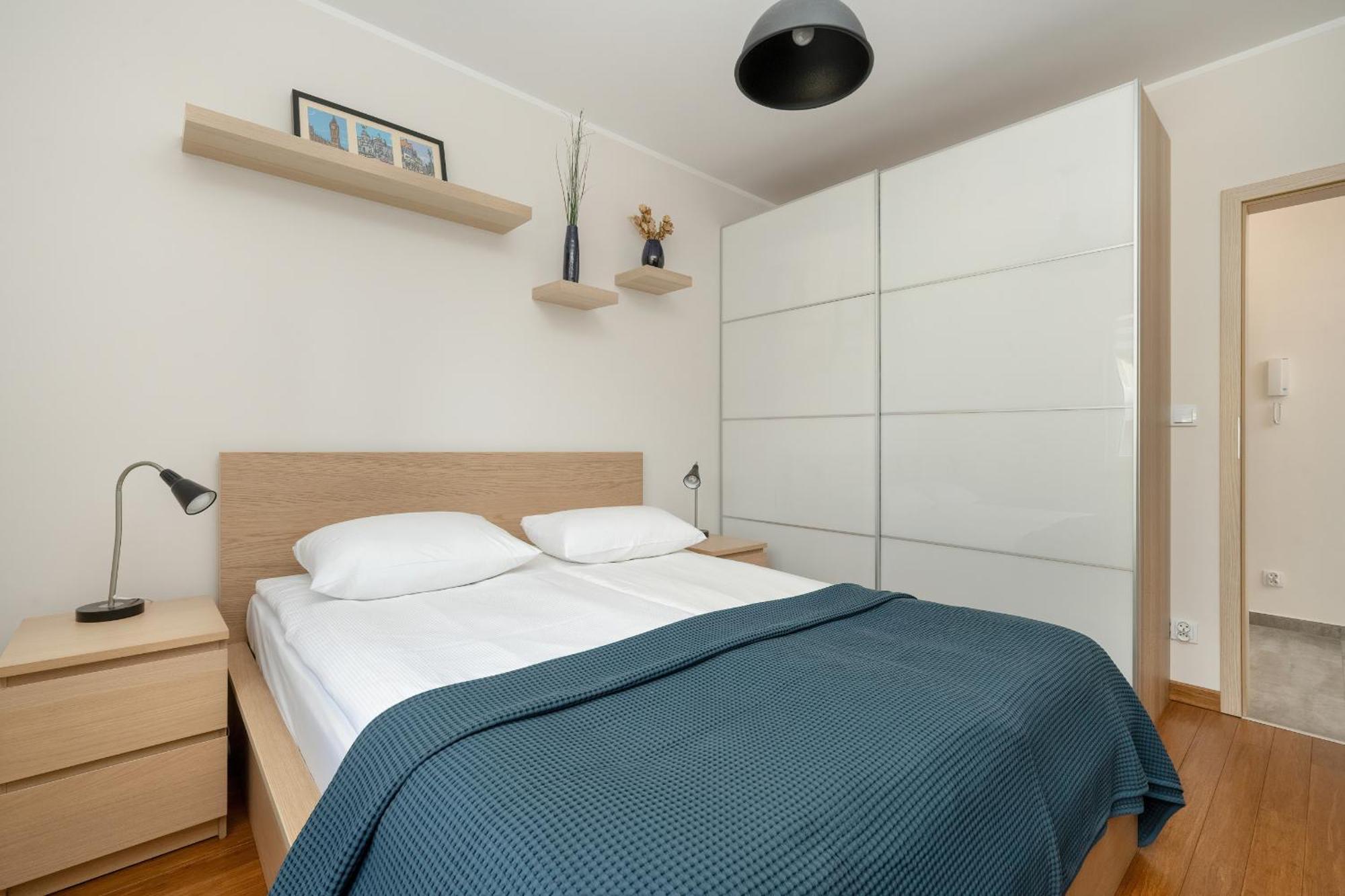 One Bedroom Apartment Nadodrze With Free Garage Wroclaw By Noclegi Renters Dış mekan fotoğraf